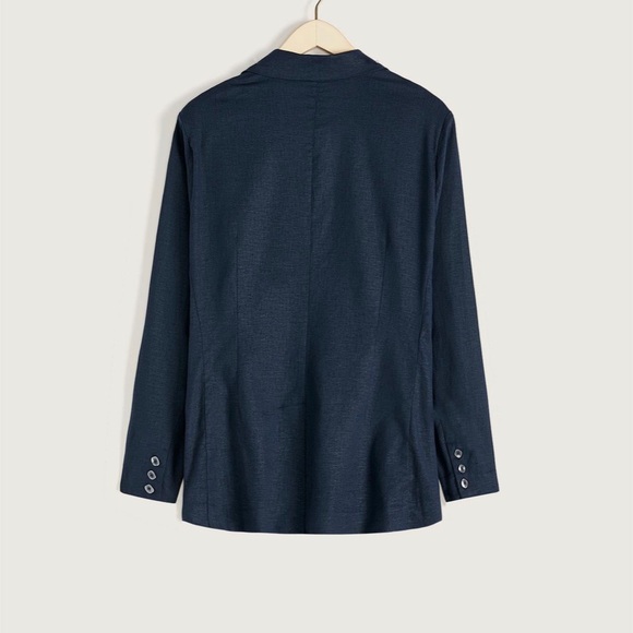 Solid Semi-Fitted Linen Blazer - Picture 2 of 3